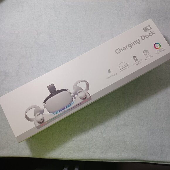 Oculus Quest 2 Charging Dock with 2 Rechargeable Batteries - Picture 7 of 12